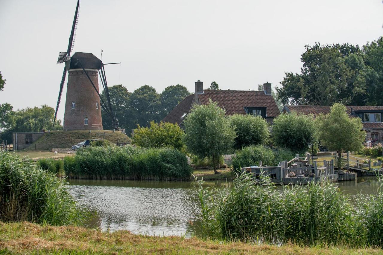 Hotel De Zwaan Schoondijke Exterior photo
